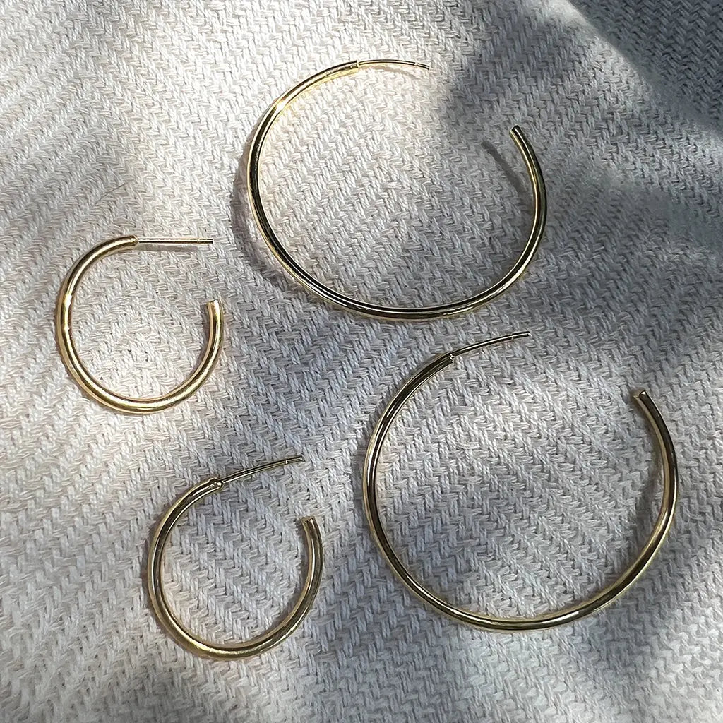 Classic Bombshell Hoop Earrings-2