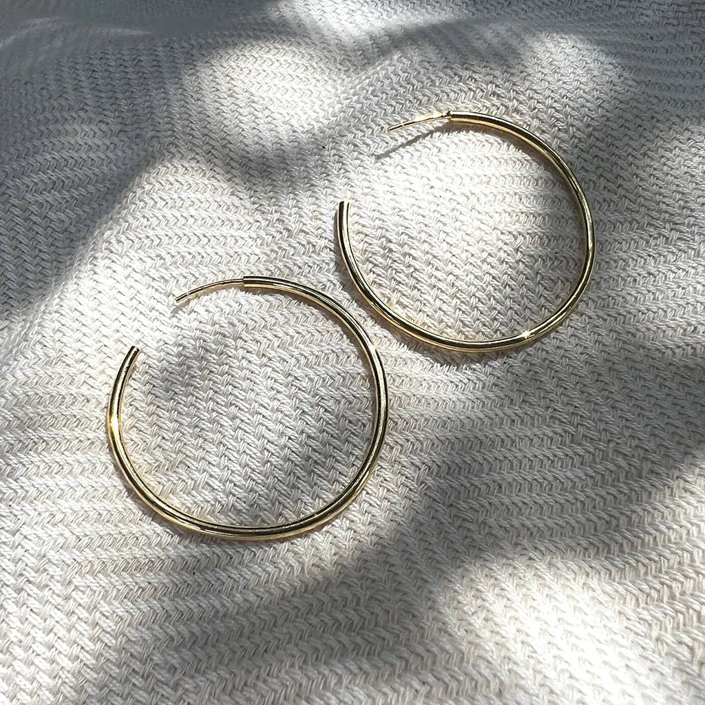 Classic Bombshell Hoop Earrings-3