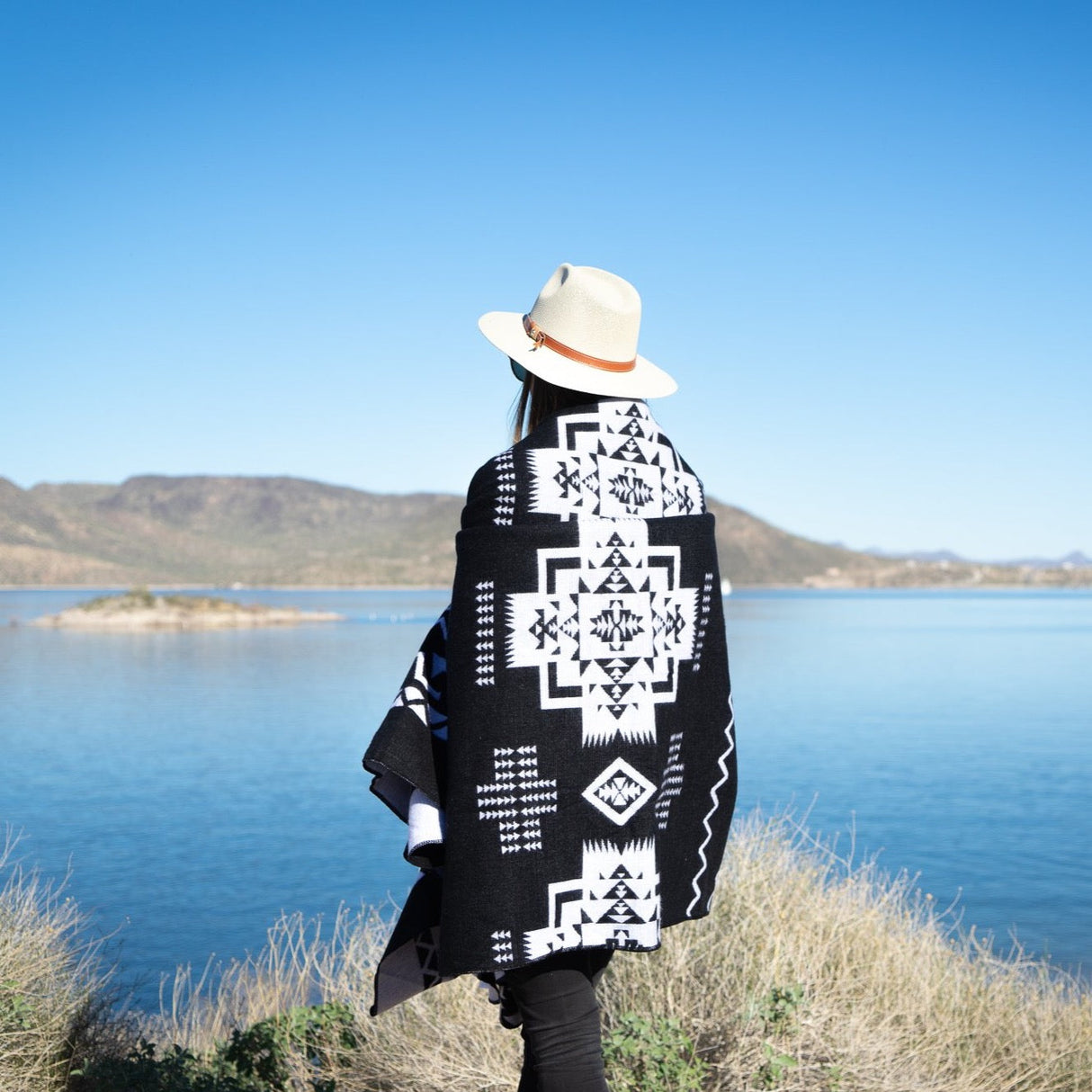 Andean Alpaca Wool Blanket - Black & White 90" x 78”