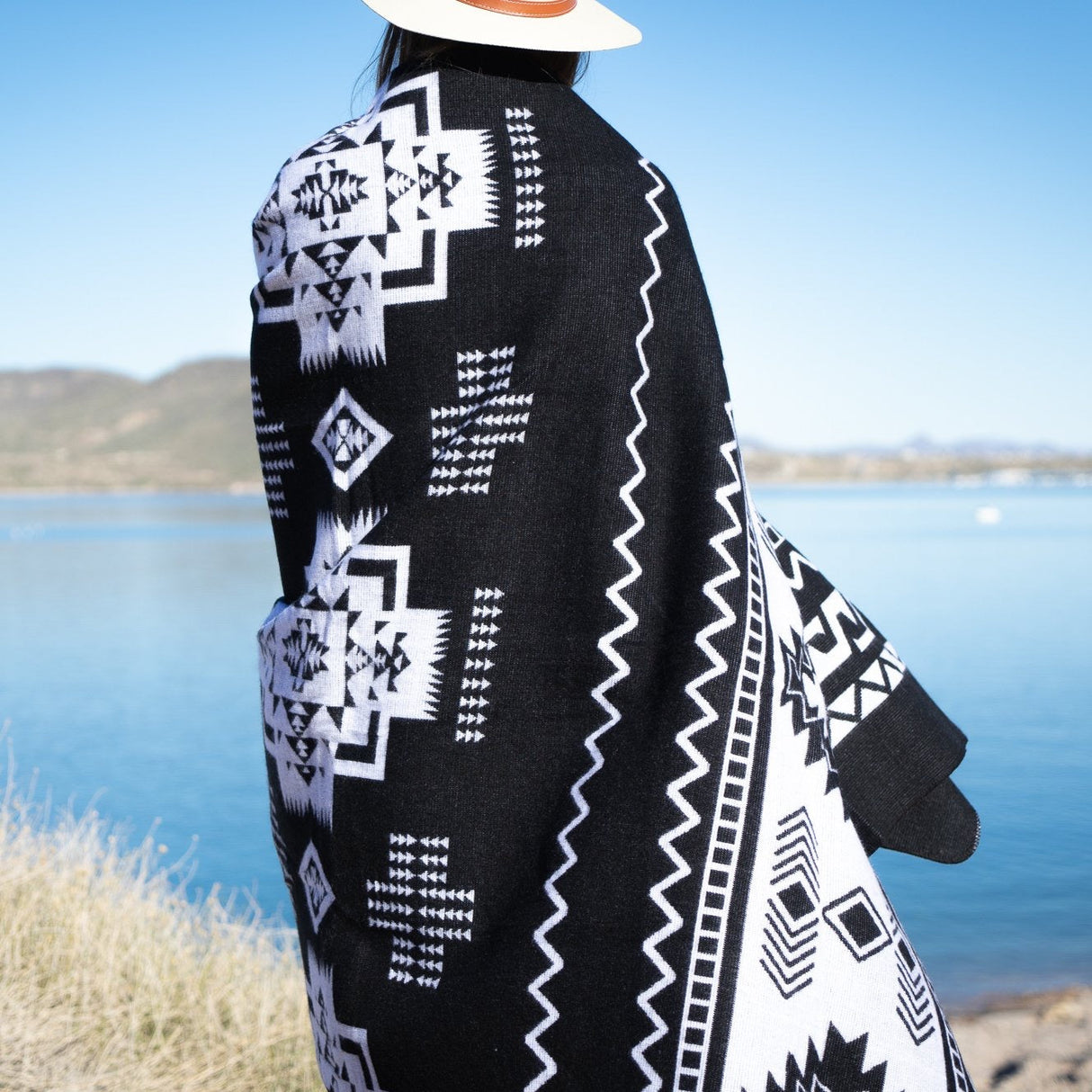 Andean Alpaca Wool Blanket - Black & White 90" x 78”