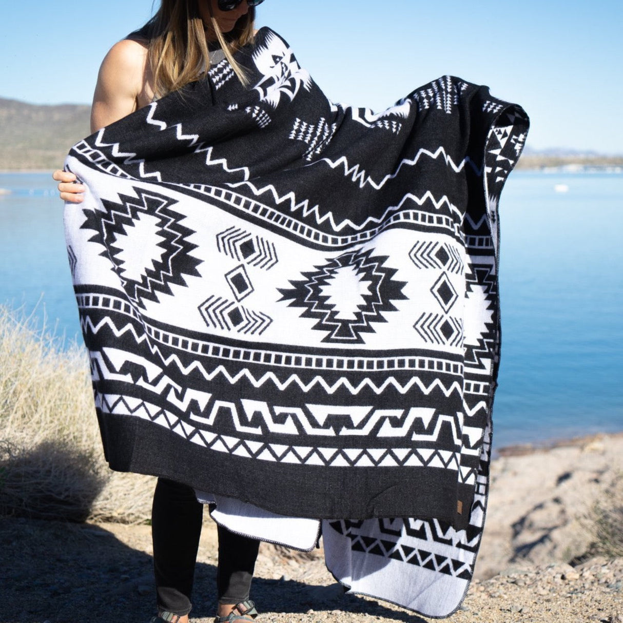 Andean Alpaca Wool Blanket - Black & White 90" x 78”