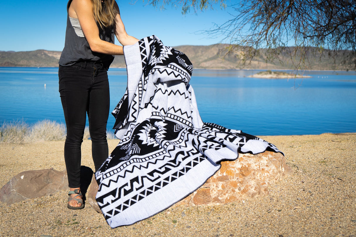 Andean Alpaca Wool Blanket - Black & White 90" x 78”