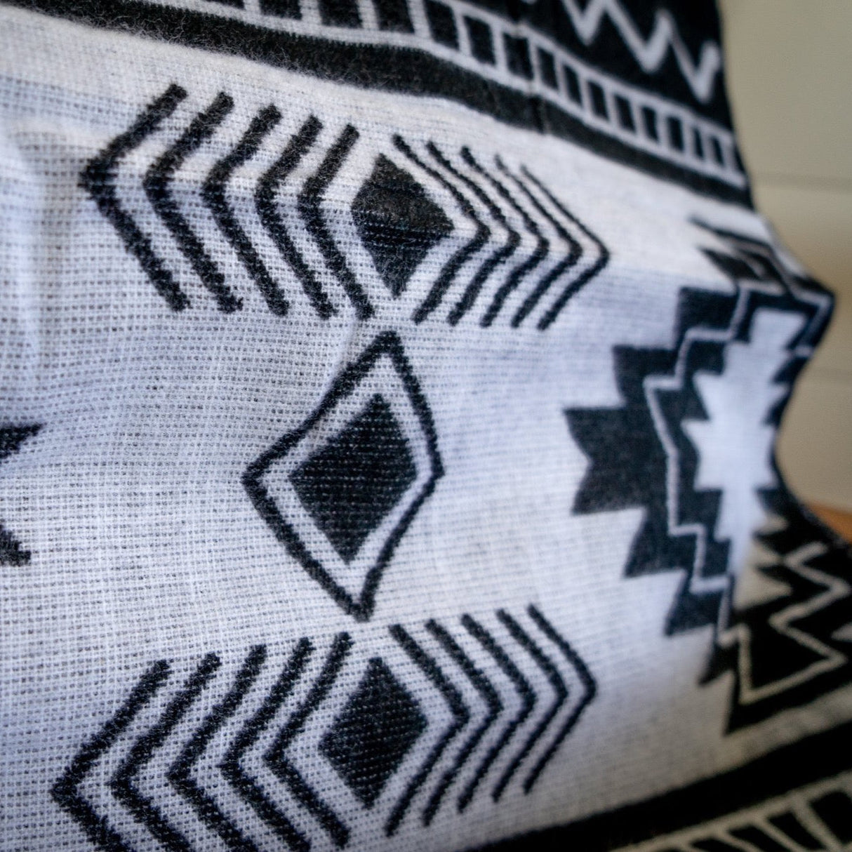 Andean Alpaca Wool Blanket - Black & White 90" x 78”