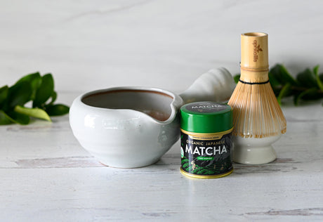 Juego de cuencos para matcha con pico blanco y asa texturizada