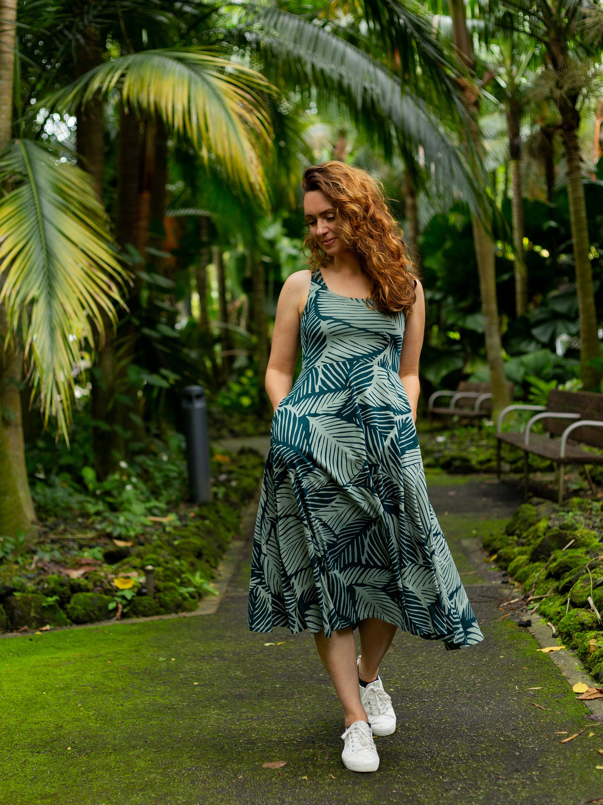 Vestido midi tropical de Happy Earth