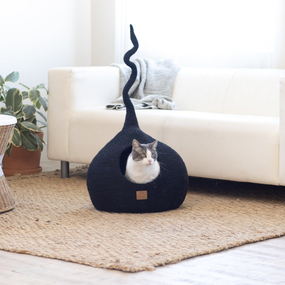 Deluxe Handcrafted Felt Cat Cave With Tail - Night Black - Sumiye Co