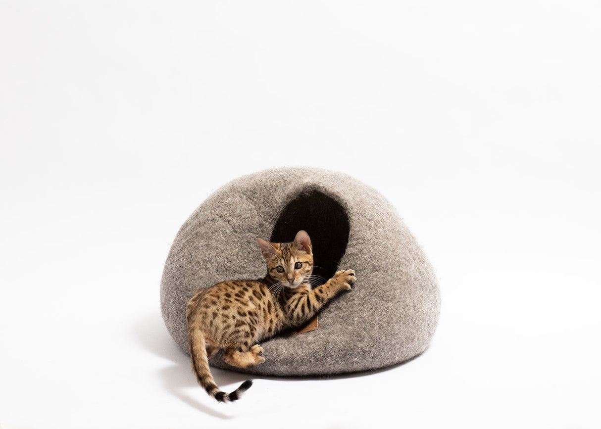 Premium Felted Wool Cat Cave Bed - Earth Brown - Sumiye Co