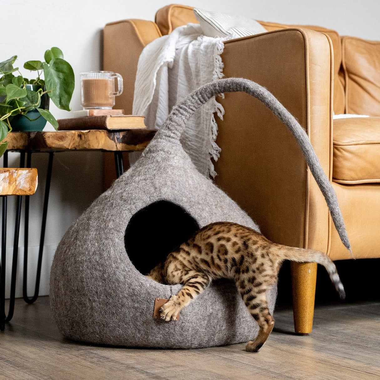 Deluxe Handcrafted Felt Cat Cave With Tail - Earth Brown - Sumiye Co