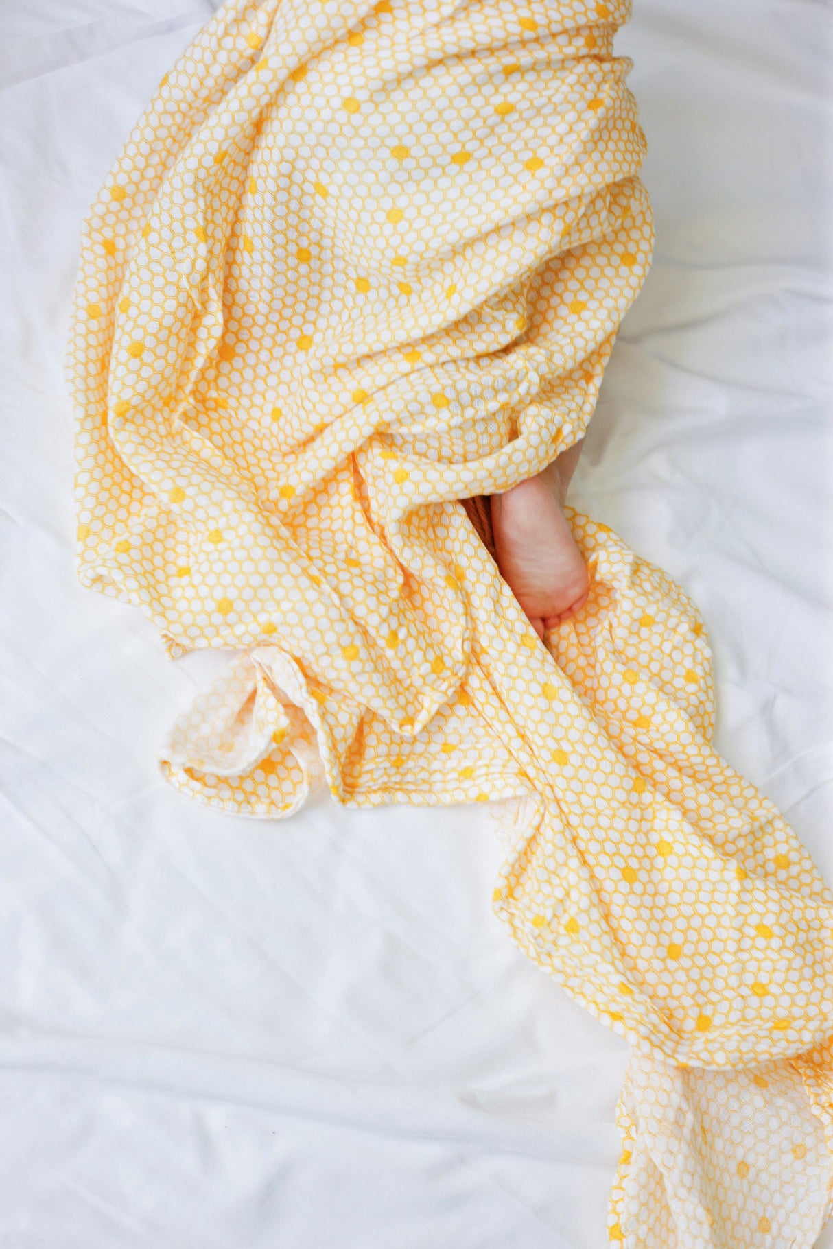 Organic Swaddle Set - Busy Bees (Bee & Hive)-3