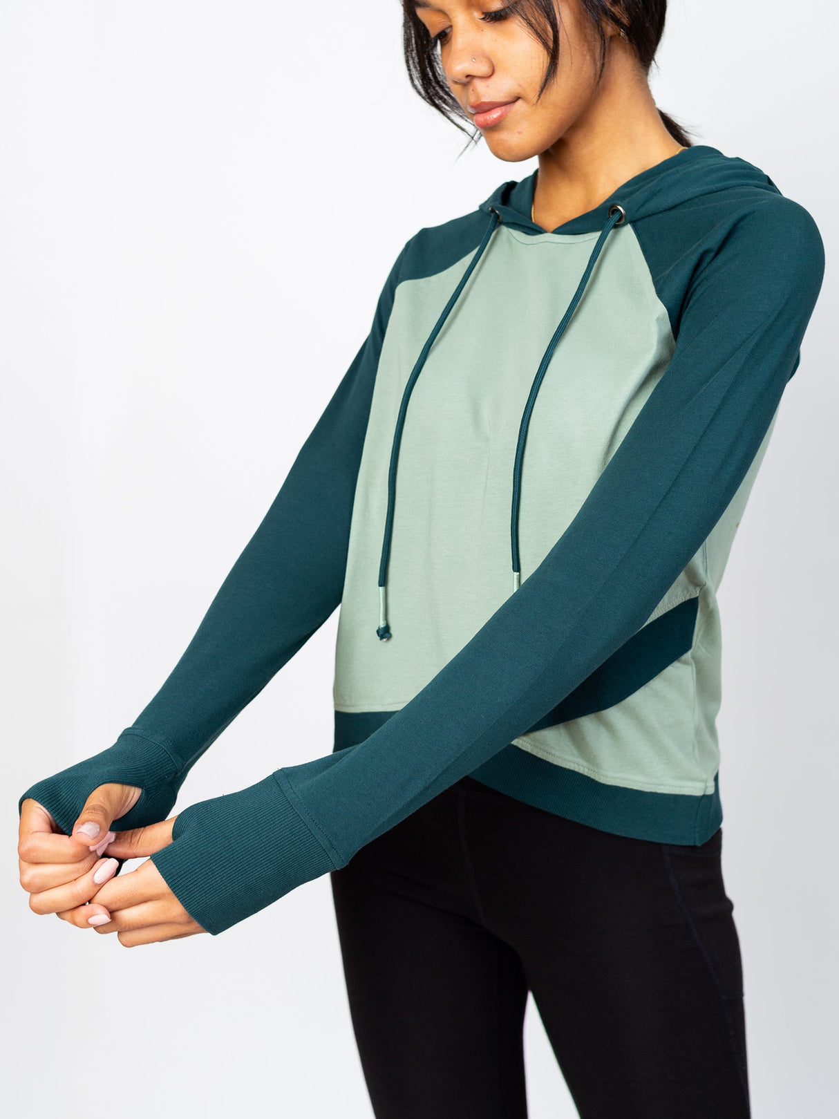 Sudadera con capucha de corte cruzado | Canopy de Happy Earth