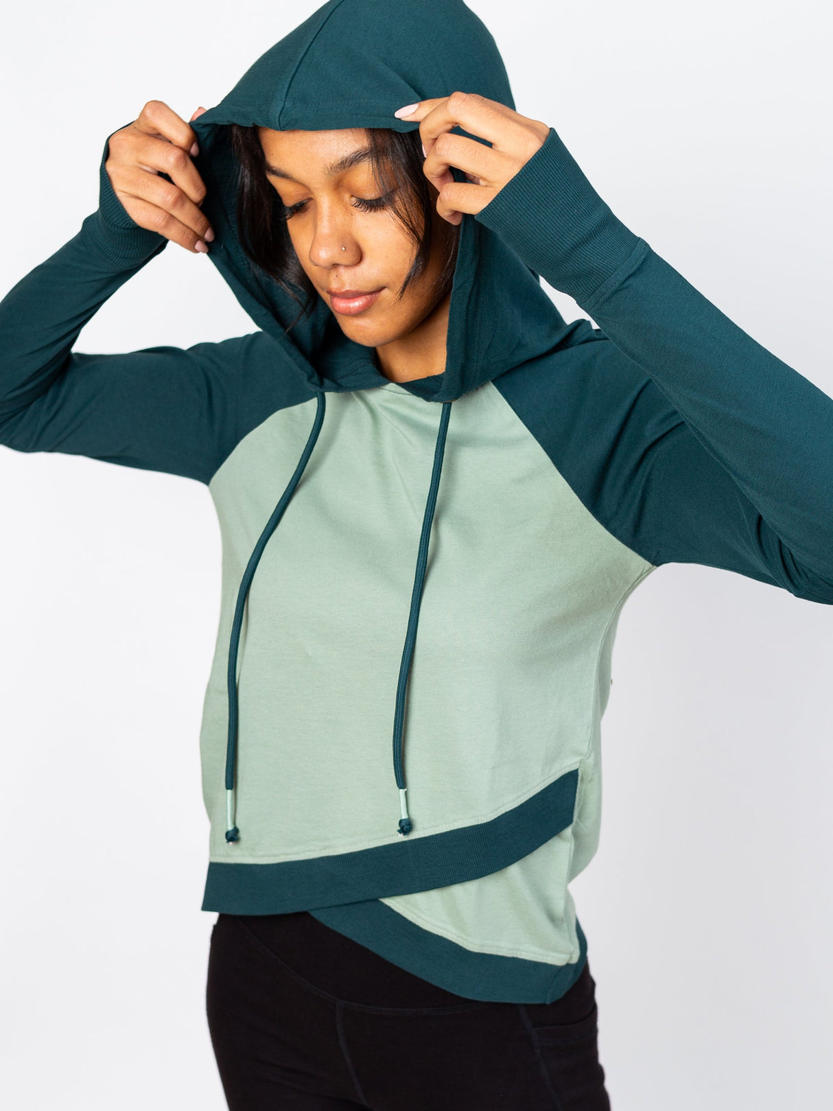 Sudadera con capucha de corte cruzado | Canopy de Happy Earth