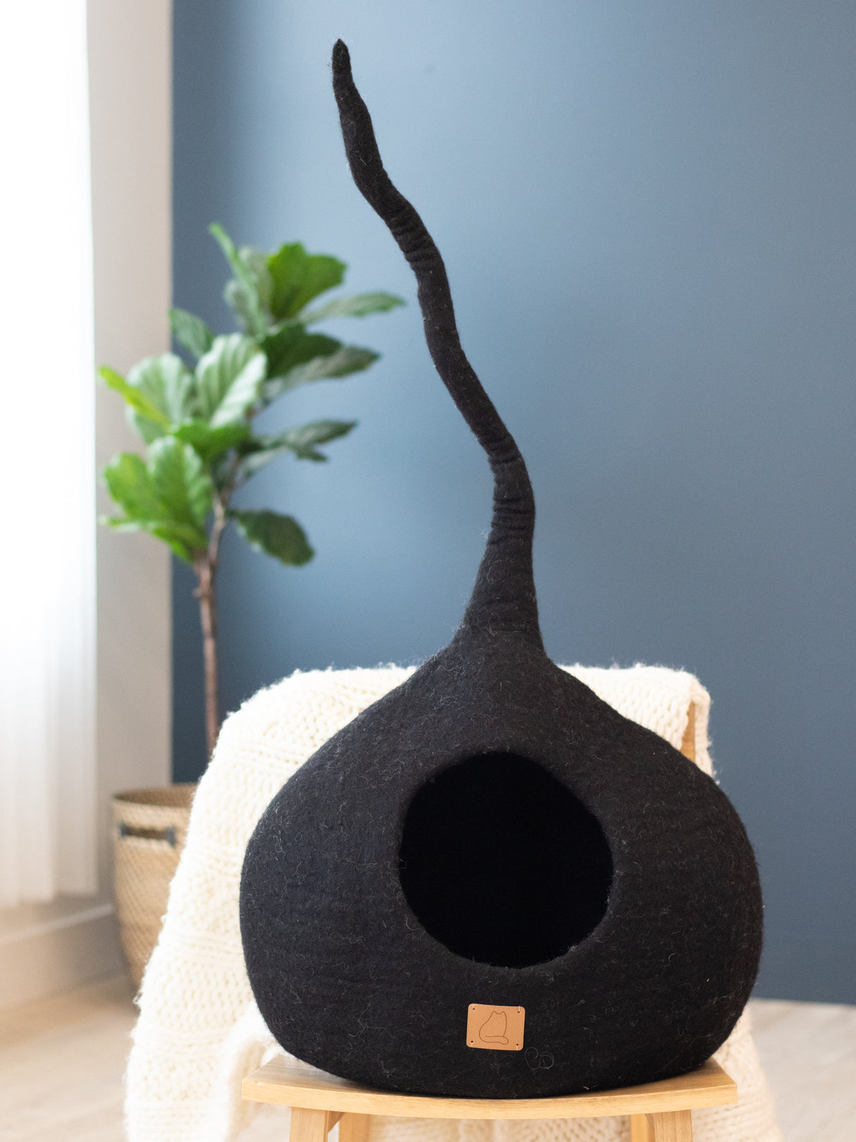 Deluxe Handcrafted Felt Cat Cave With Tail - Night Black - Sumiye Co