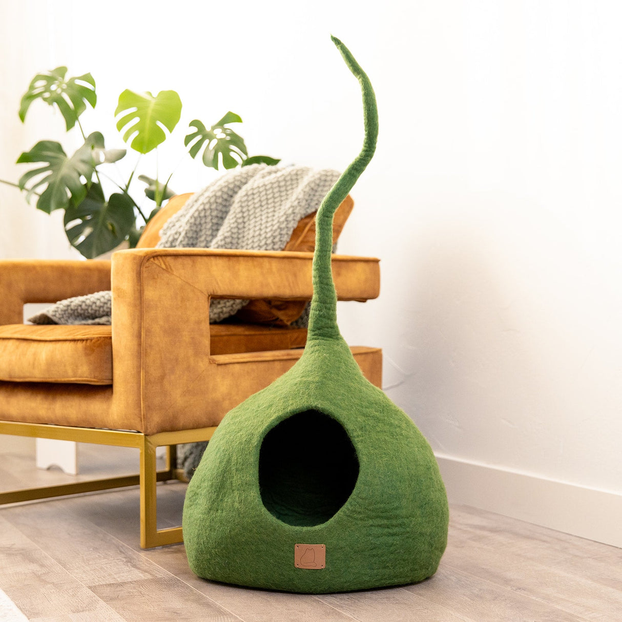 Deluxe Handcrafted Felt Cat Cave With Tail - Forest Green - Sumiye Co