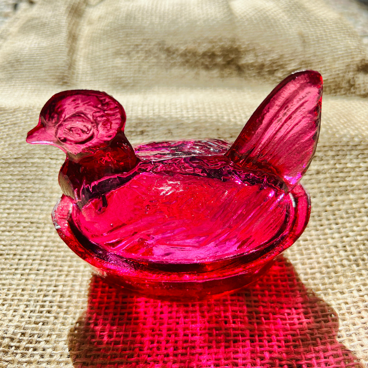 Nesting Hen Bowl & Lid - Fuschia | Hand Blown Glass - Colombia