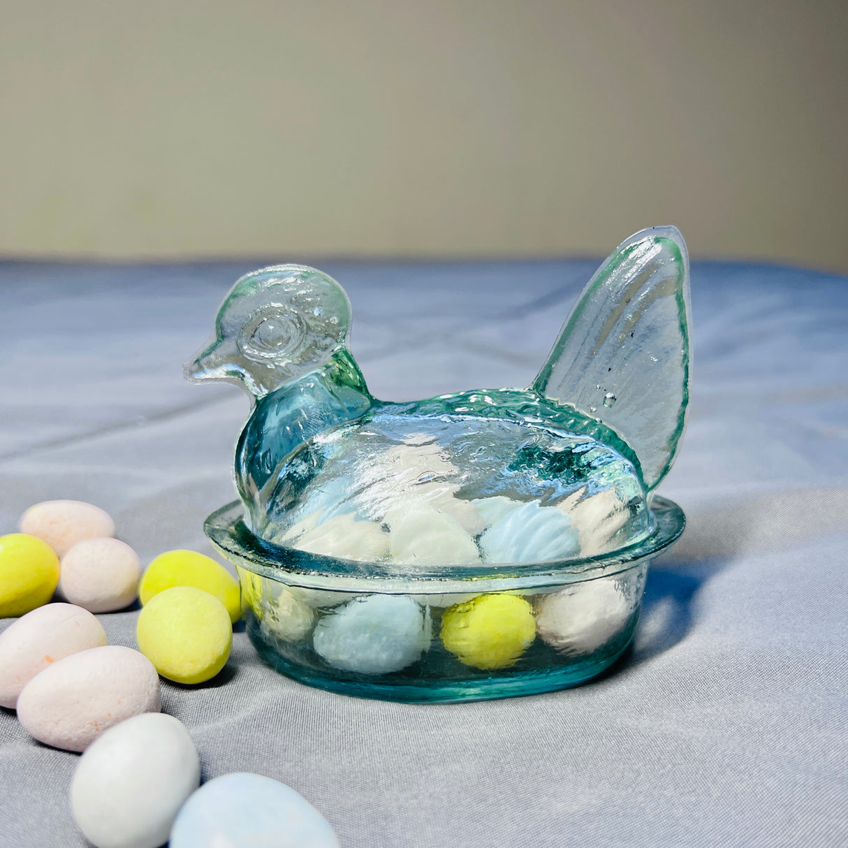 Nesting Hen Bowl & Lid - Moss | Hand Blown Glass - Colombia