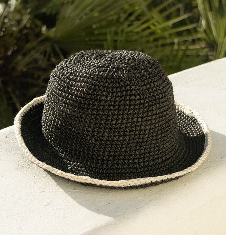 Sombrero de pescador negro y blanco