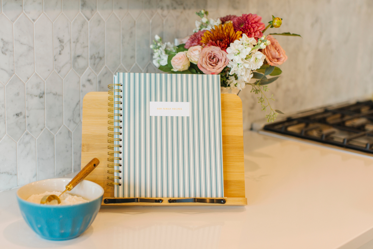 Our Family Recipes: A Meals and Memories Keepsake (Striped Linen)