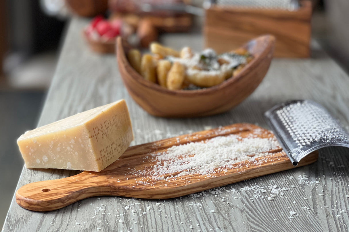 Italian Olivewood Parmesan Cheese Grater - Flat - Sumiye Co