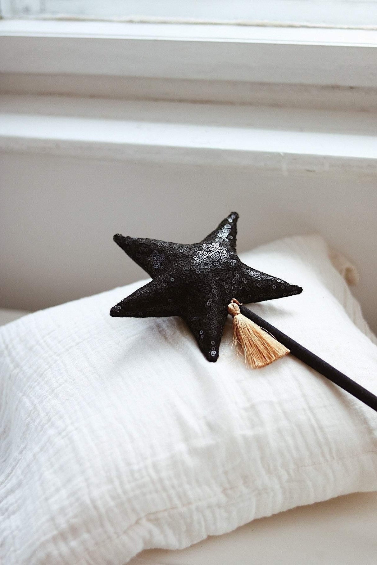 “Black Sequins” Magic Wand by Moi Mili - Sumiye Co