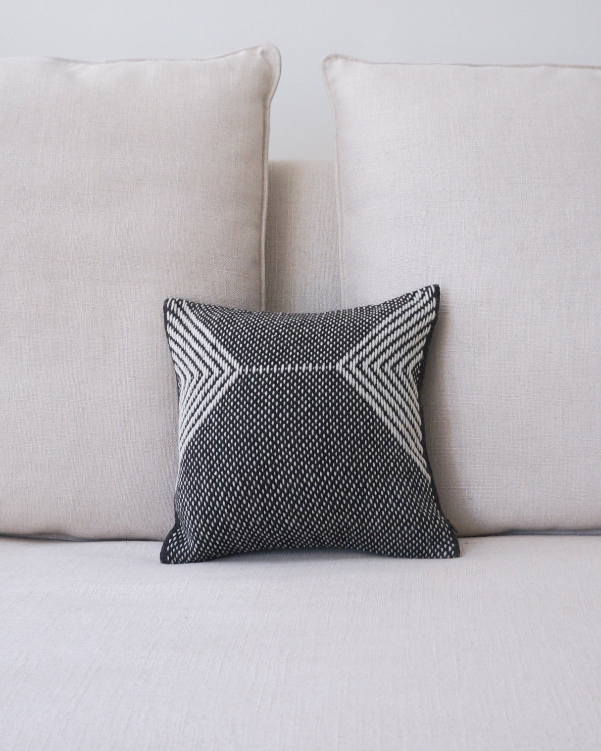 Montañas Square Pillow Small - Sumiye Co