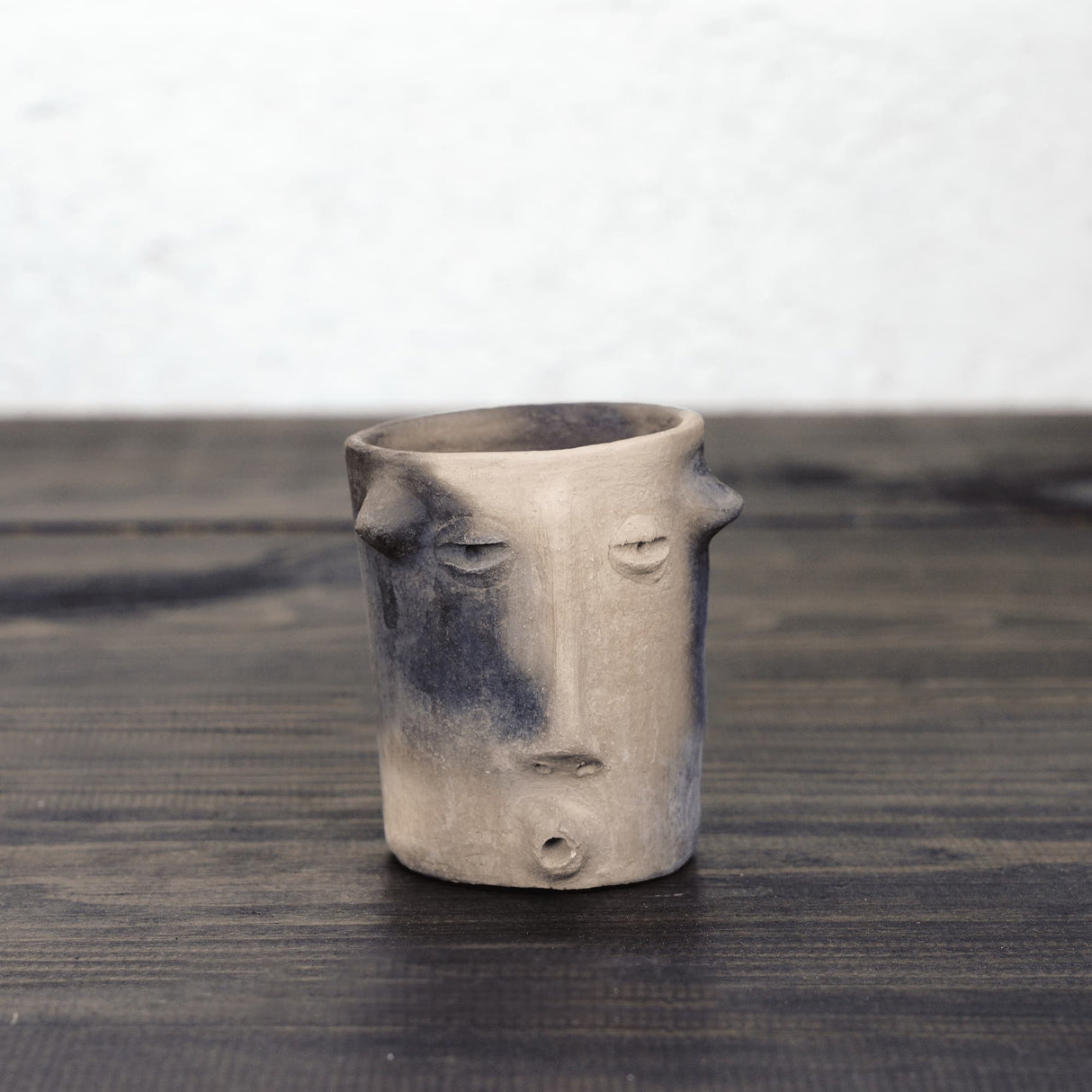 Vaso de mezcal Diablo de arcilla de Wool+Clay