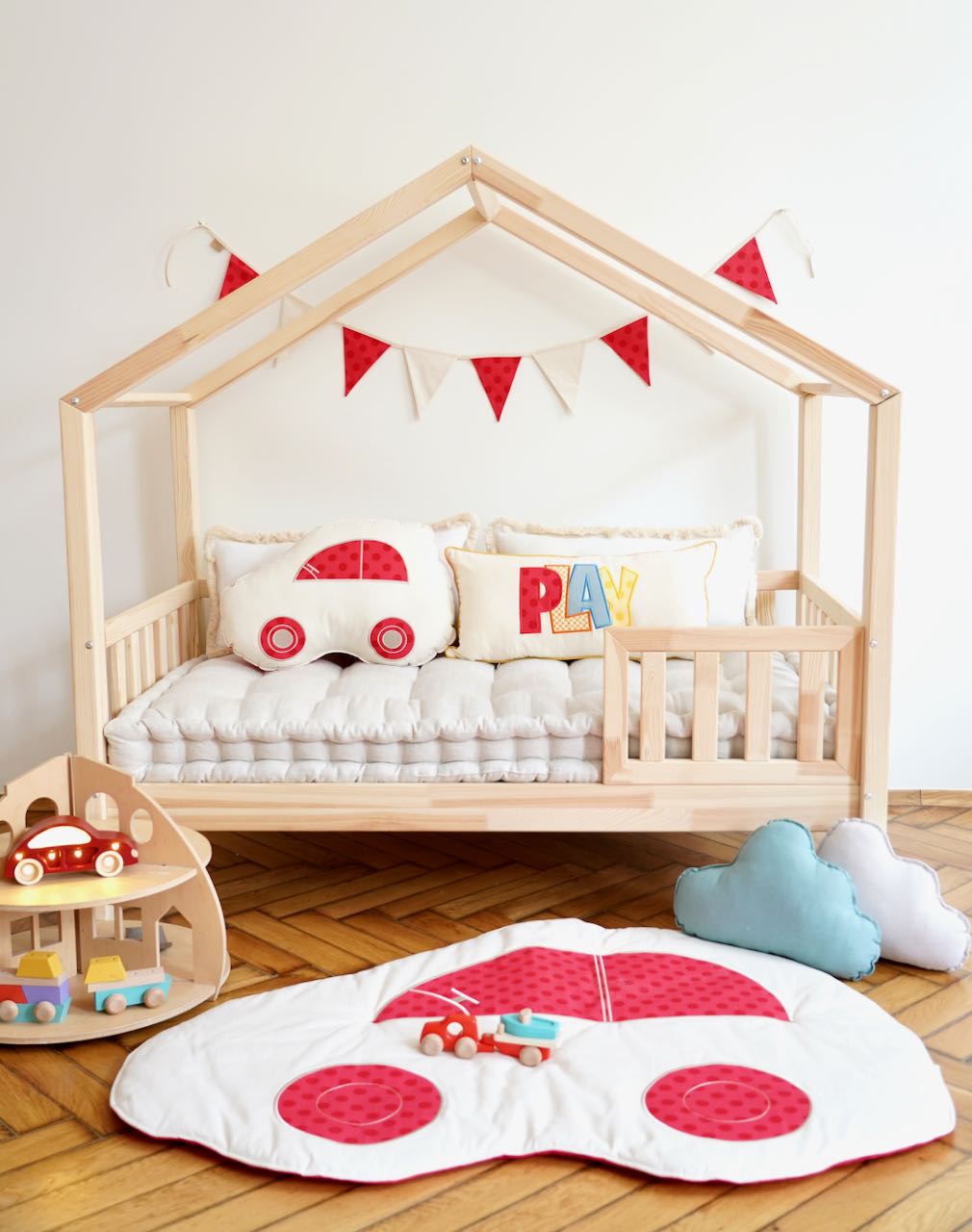 Garland "Red Dots" | Nursery & Kids Room Decor