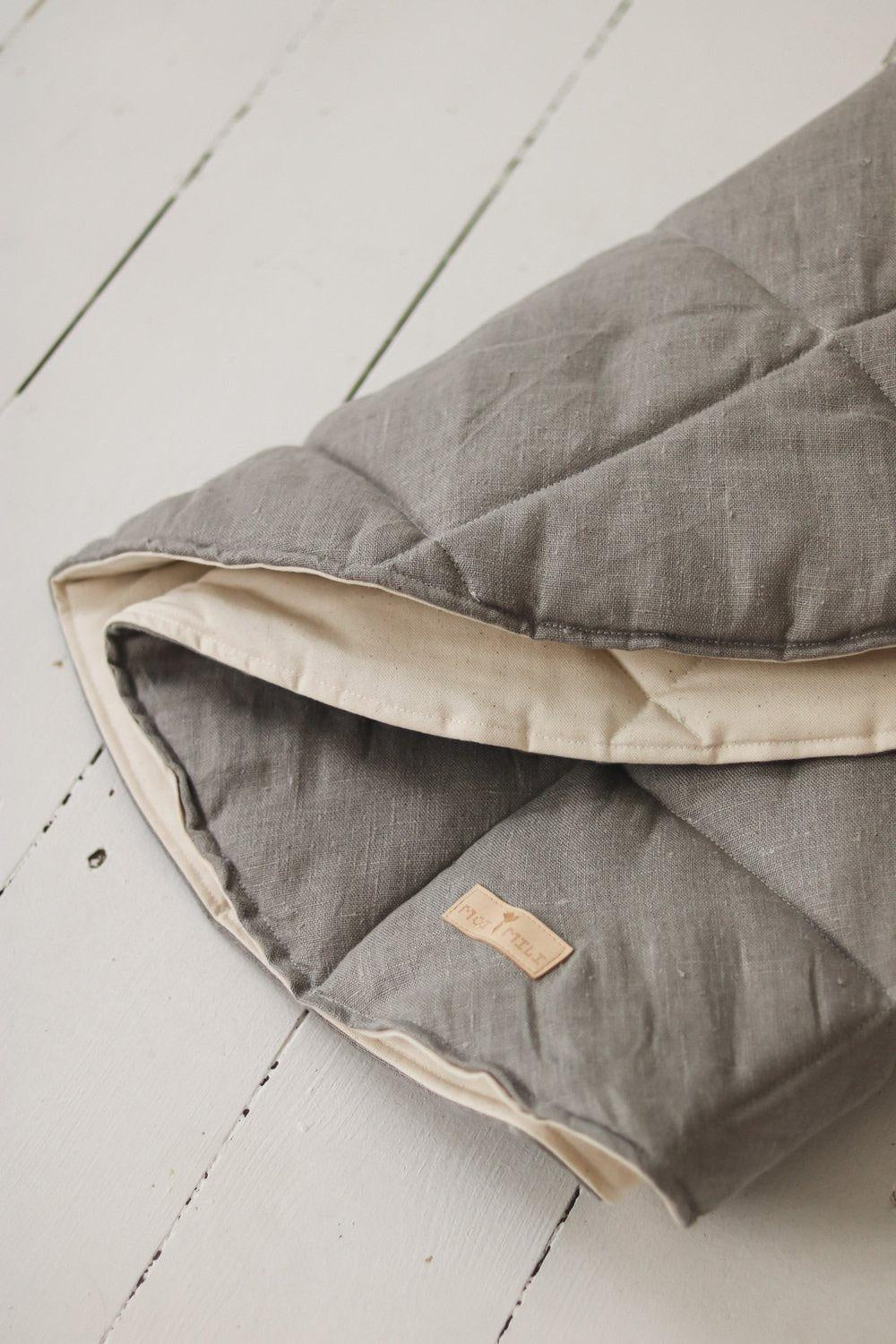 “Grey Linen” Round Mat by Moi Mili