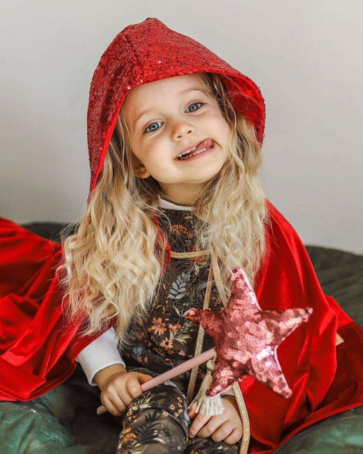 Magic Cape “Little Red Riding Hood” by Moi Mili - Sumiye Co