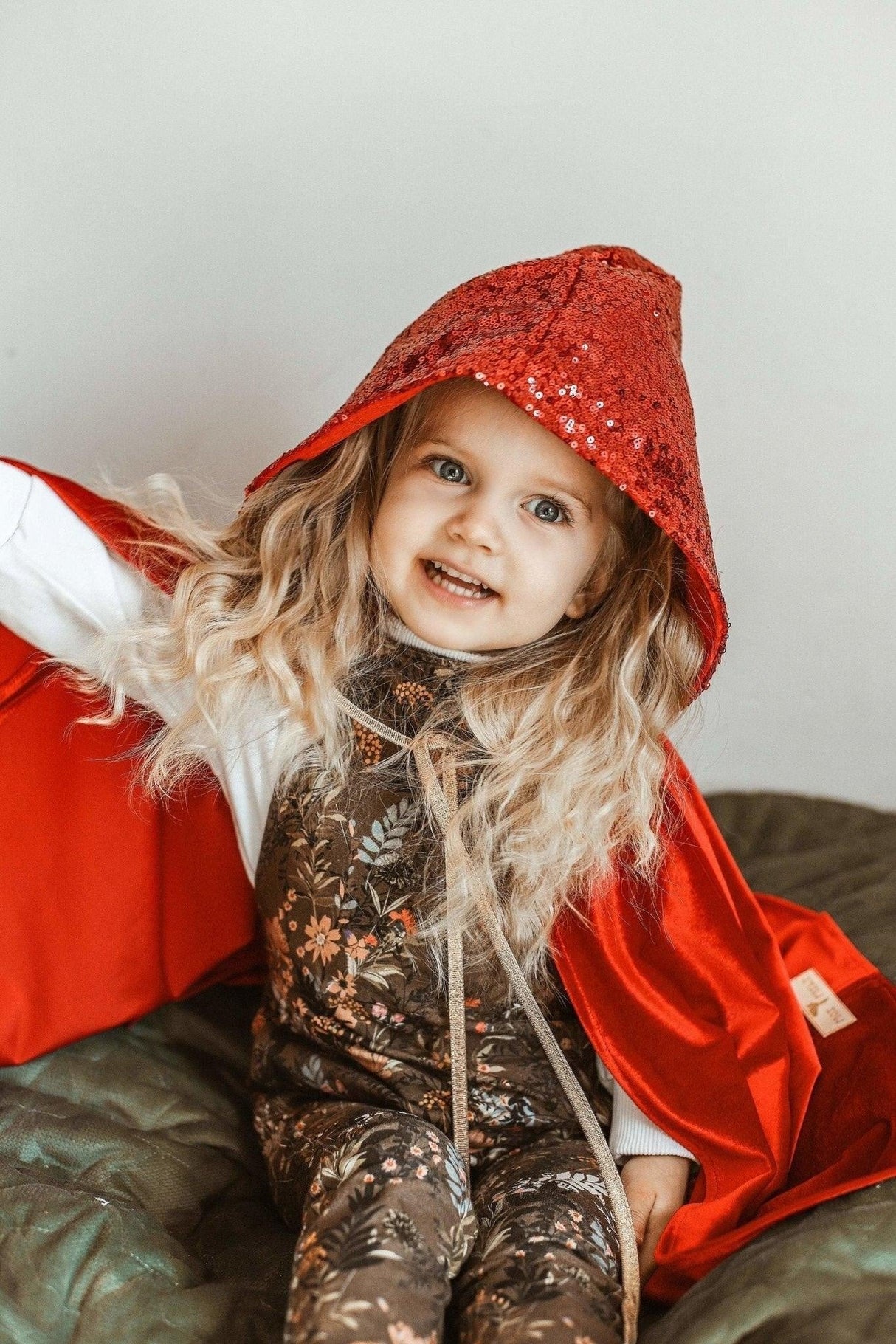 Magic Cape “Little Red Riding Hood” by Moi Mili - Sumiye Co