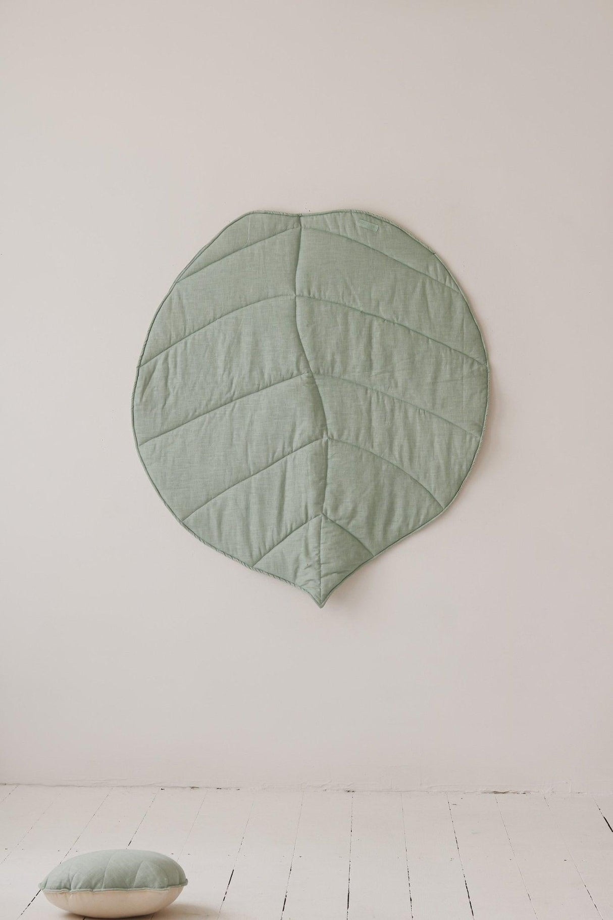 Linen “Mint” Leaf Mat by Moi Mili - Sumiye Co