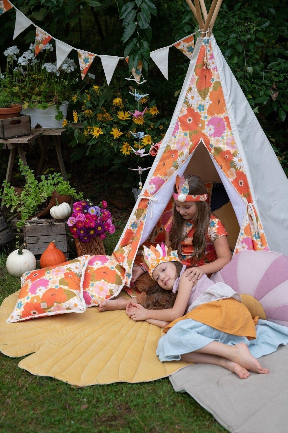 Teepee Tent “Picnic with Flowers” - Sumiye Co