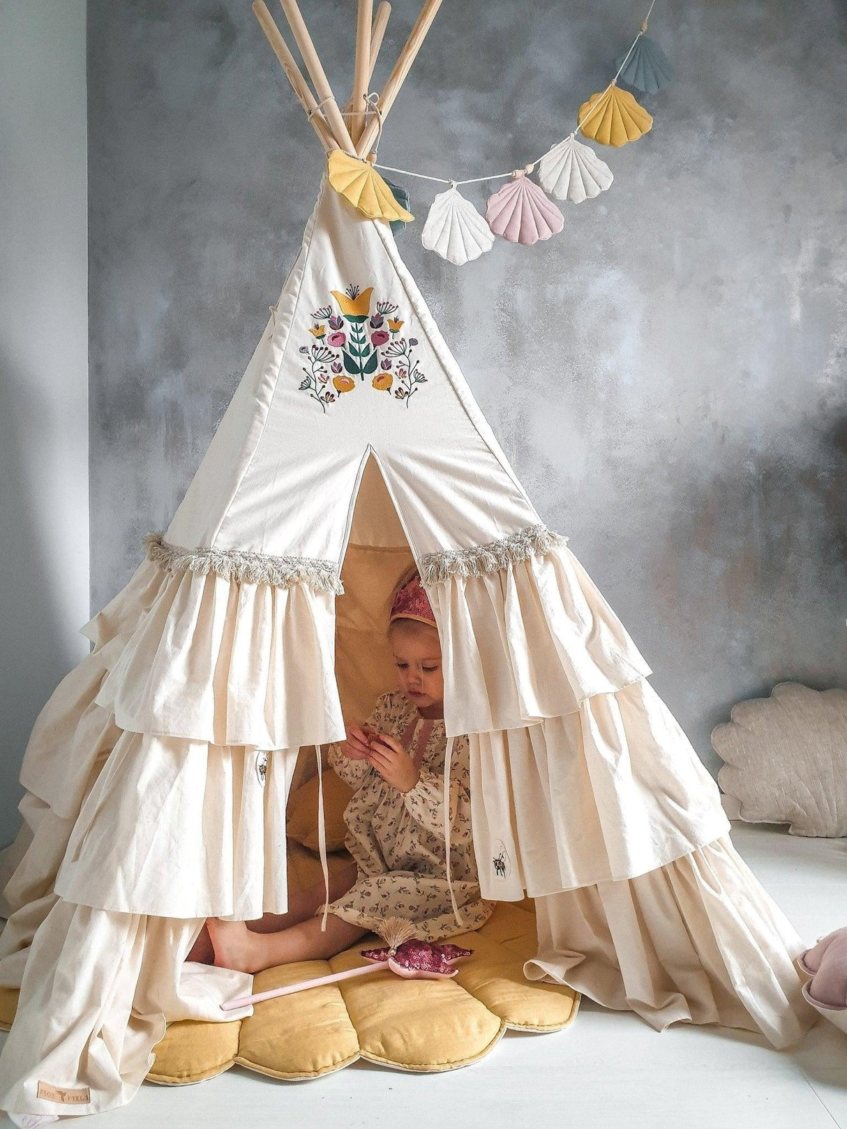 Teepee Tent "Folk" with Frills and Embroidery - Sumiye Co