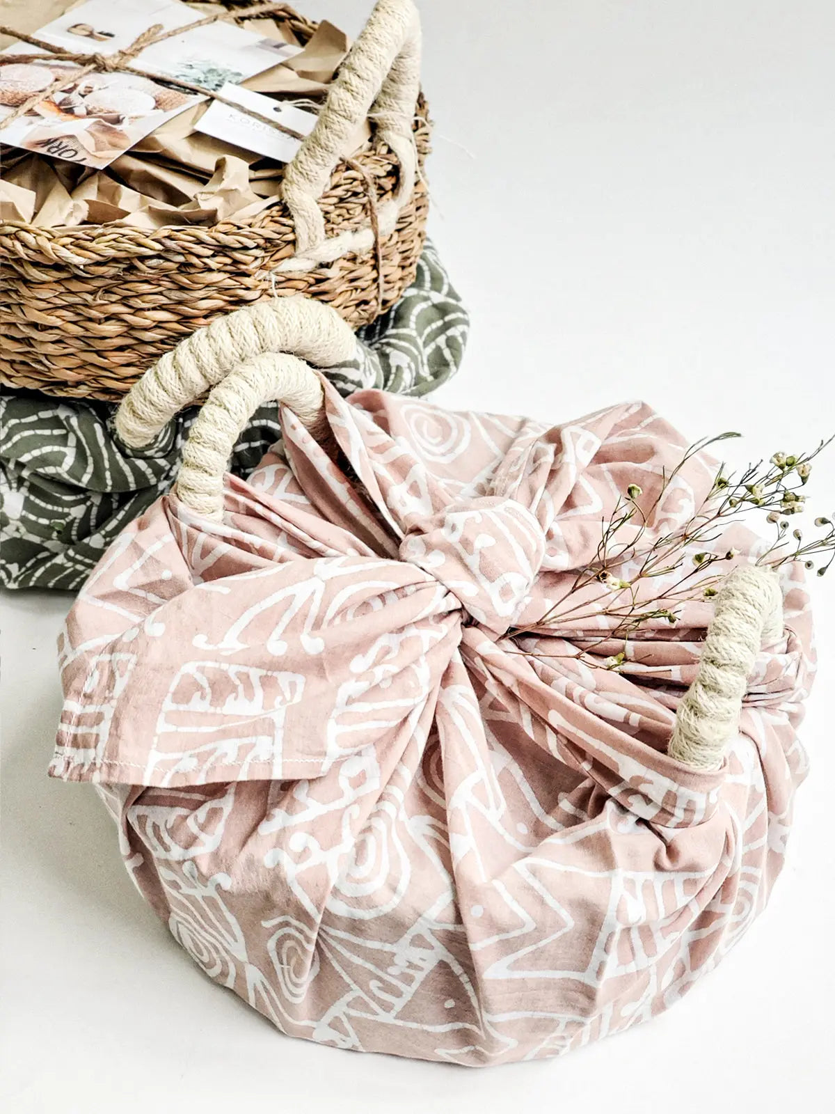 Bread Warmer & Basket Gift Set with Tea Towel - Flower KORISSA